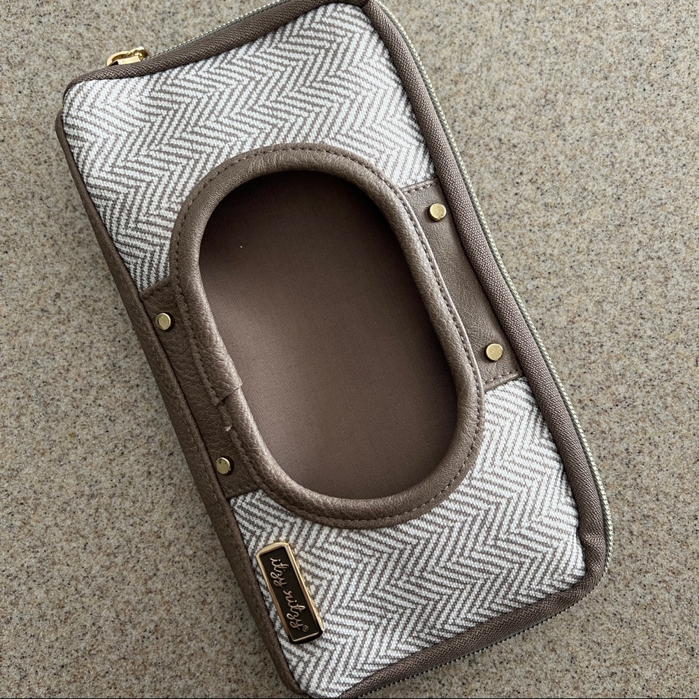 Itzy Ritzy Wipes Travel Case Holder